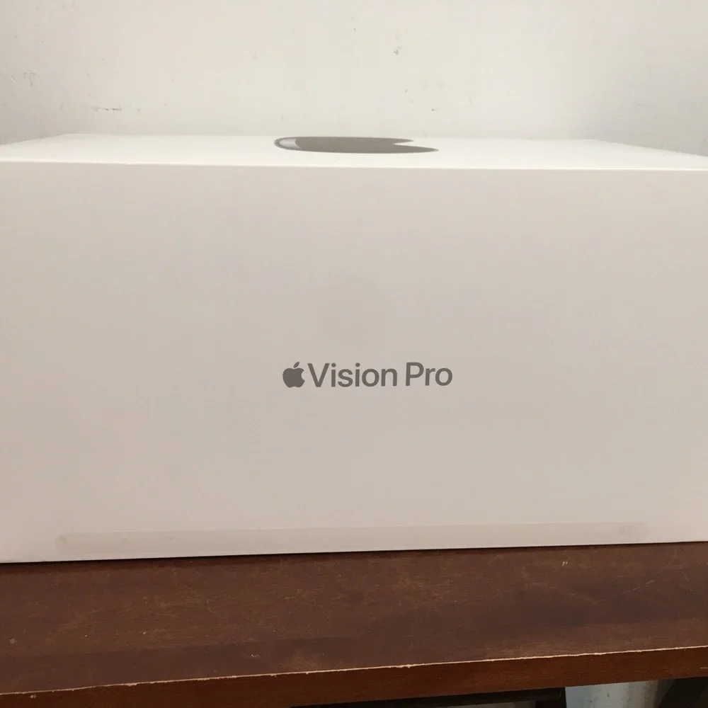 Apple Vision Pro Empty Box And Shopping Bag Only. Please Noted it’s ONLY EMPTY